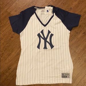 Women’s Large New York Yankees jersey shirt